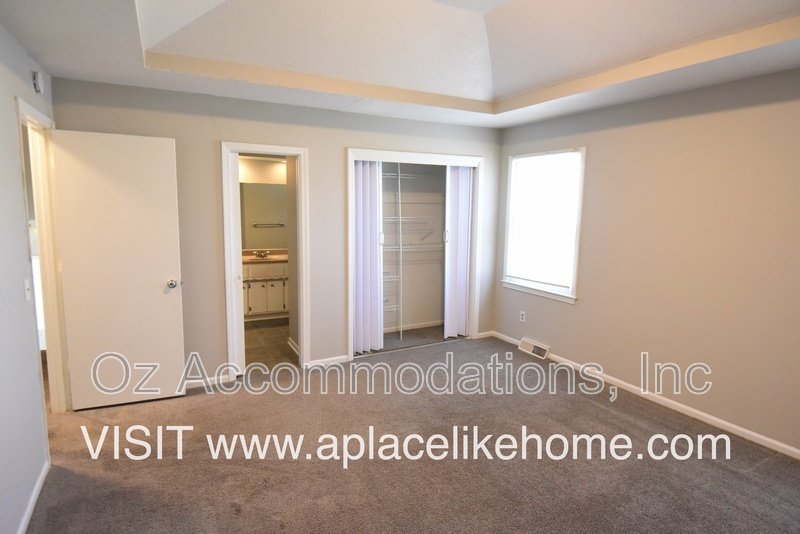 16604 W 142nd Cir, Olathe, KS 66062 property image