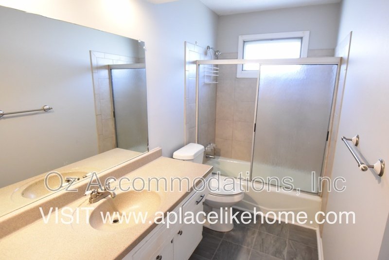 16604 W 142nd Cir, Olathe, KS 66062 property image