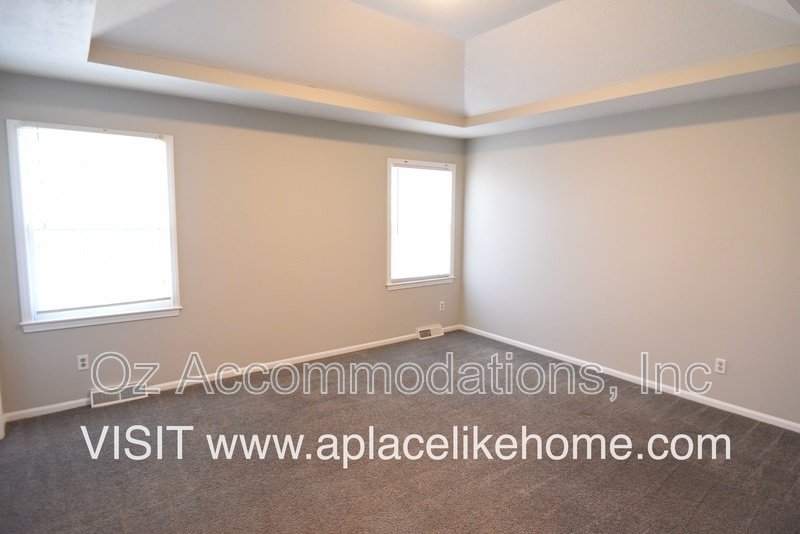 16604 W 142nd Cir, Olathe, KS 66062 property image