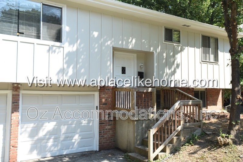 *AVAILABLE NOW* 5521 Perry Ln, Merriam, KS 66203 property image