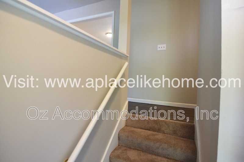 *AVAILABLE NOW* 5521 Perry Ln, Merriam, KS 66203 property image
