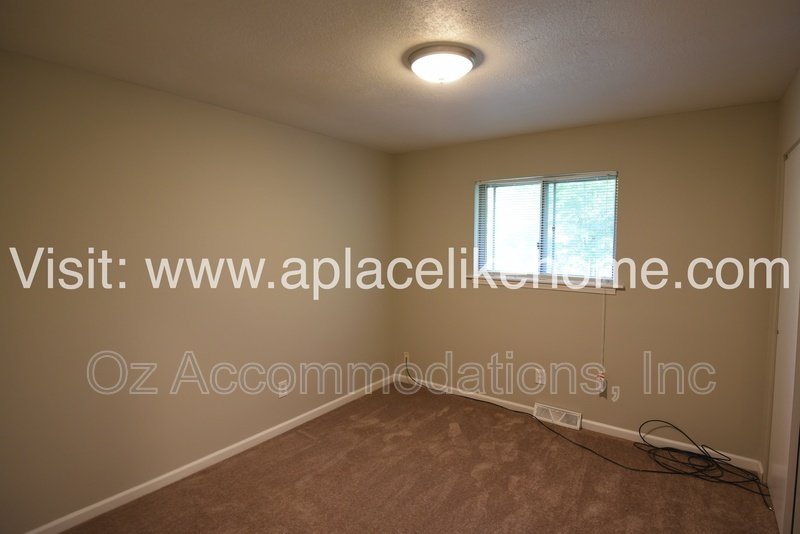 *AVAILABLE NOW* 5521 Perry Ln, Merriam, KS 66203 property image