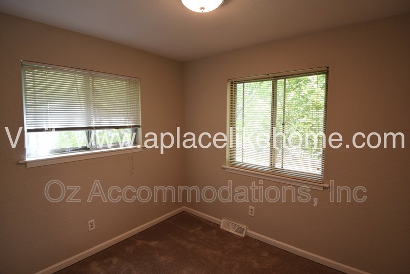 *AVAILABLE NOW* 5521 Perry Ln, Merriam, KS 66203 property image