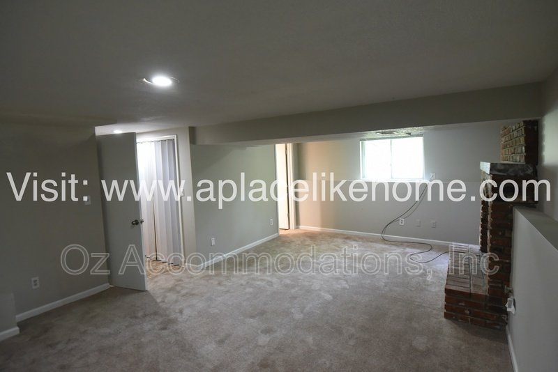 *AVAILABLE NOW* 5521 Perry Ln, Merriam, KS 66203 property image