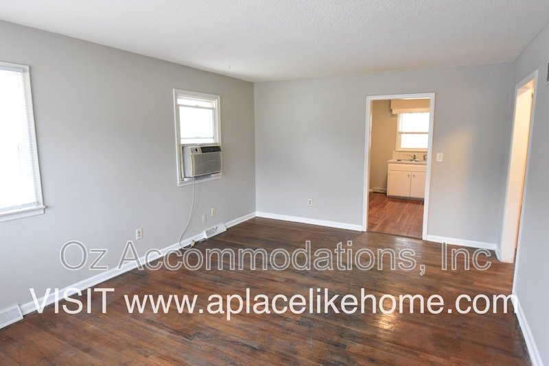 Charming 2-Bedroom Duplex with Hardwood Floors, 2-Car Garage & Window A/C property image