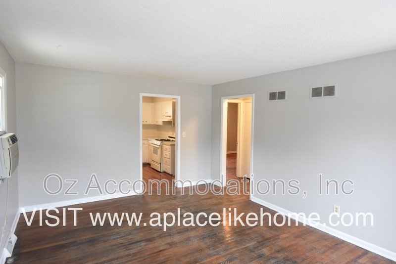 Charming 2-Bedroom Duplex with Hardwood Floors, 2-Car Garage & Window A/C property image