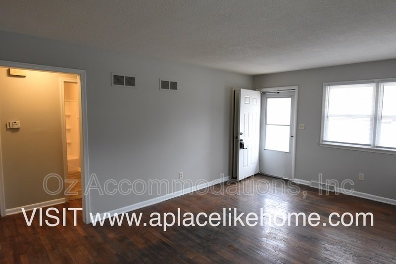 Charming 2-Bedroom Duplex with Hardwood Floors, 2-Car Garage & Window A/C property image