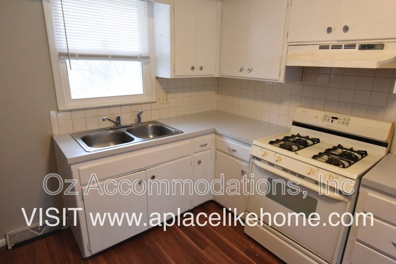 Charming 2-Bedroom Duplex with Hardwood Floors, 2-Car Garage & Window A/C property image