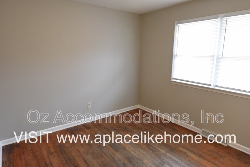 Charming 2-Bedroom Duplex with Hardwood Floors, 2-Car Garage & Window A/C property image