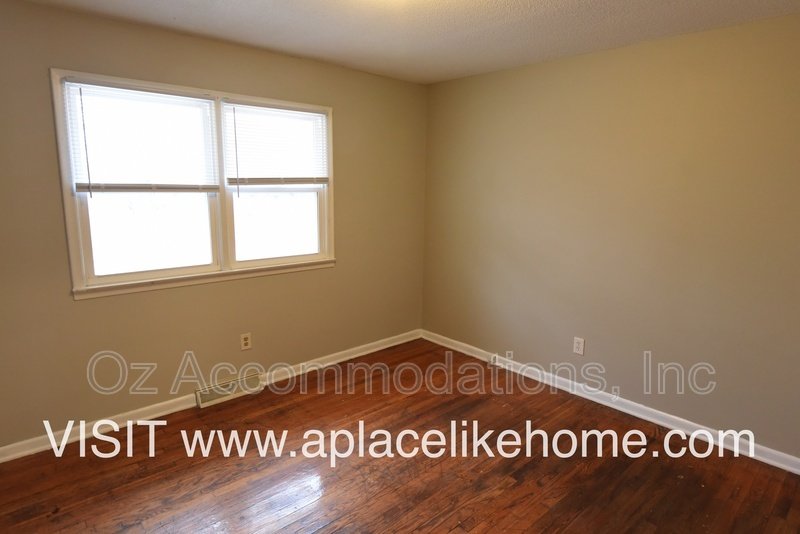 Charming 2-Bedroom Duplex with Hardwood Floors, 2-Car Garage & Window A/C property image