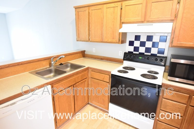 Charming 3-Bedroom, 2-Bath Home in Olathe – Washer & Dryer Included + Lawn Care Provided! property image