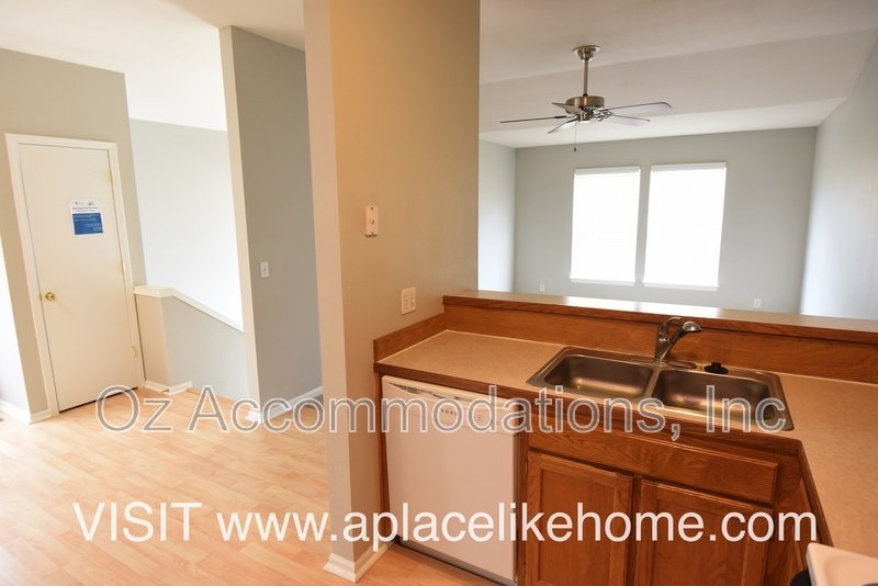 Charming 3-Bedroom, 2-Bath Home in Olathe – Washer & Dryer Included + Lawn Care Provided! property image