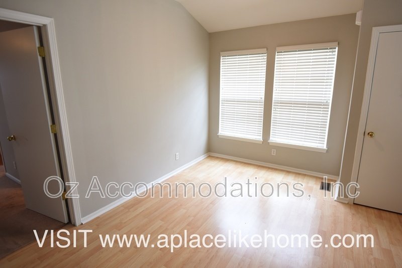 Charming 3-Bedroom, 2-Bath Home in Olathe – Washer & Dryer Included + Lawn Care Provided! property image