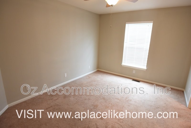 Charming 3-Bedroom, 2-Bath Home in Olathe – Washer & Dryer Included + Lawn Care Provided! property image