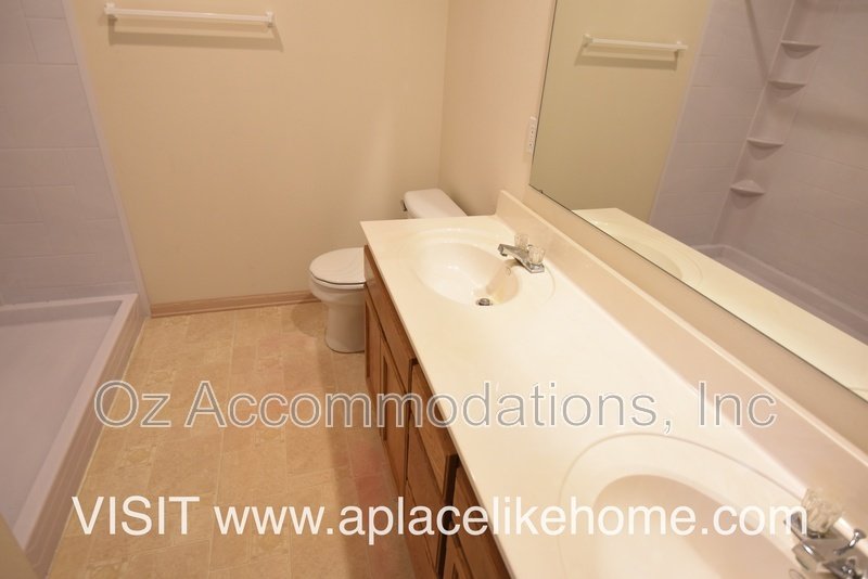 Charming 3-Bedroom, 2-Bath Home in Olathe – Washer & Dryer Included + Lawn Care Provided! property image