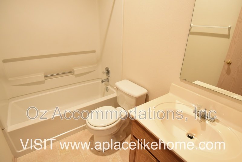 Charming 3-Bedroom, 2-Bath Home in Olathe – Washer & Dryer Included + Lawn Care Provided! property image
