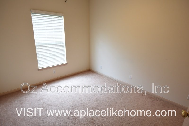 Charming 3-Bedroom, 2-Bath Home in Olathe – Washer & Dryer Included + Lawn Care Provided! property image