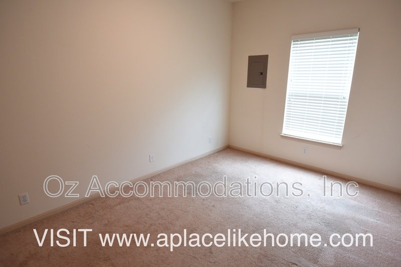 Charming 3-Bedroom, 2-Bath Home in Olathe – Washer & Dryer Included + Lawn Care Provided! property image