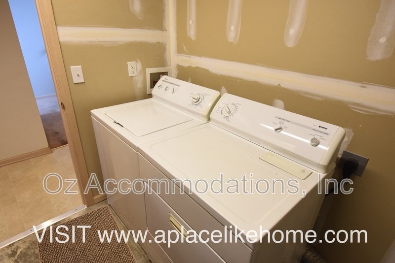 Charming 3-Bedroom, 2-Bath Home in Olathe – Washer & Dryer Included + Lawn Care Provided! property image