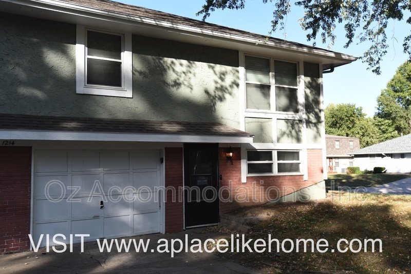 1214 SE 3rd Ter B Lees Summit, MO 64063 property image