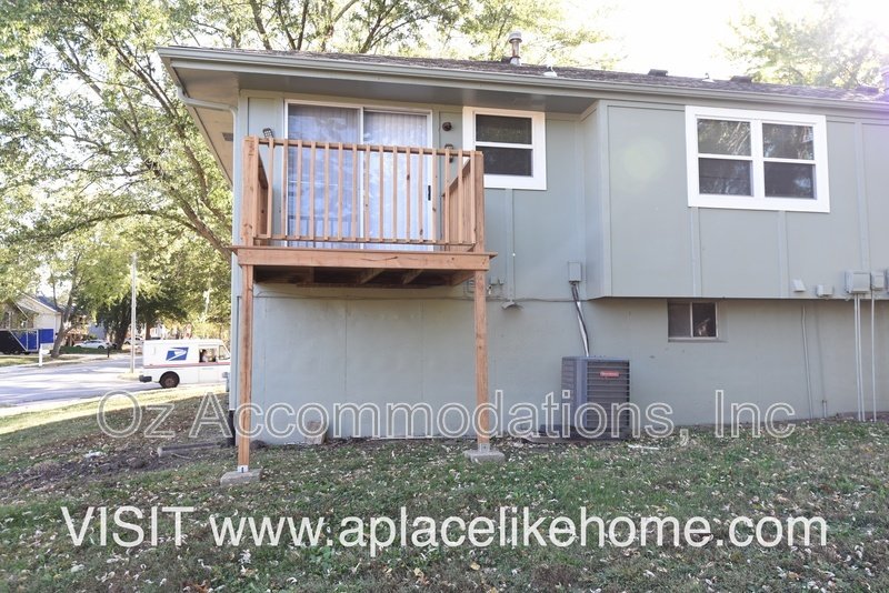 1214 SE 3rd Ter B Lees Summit, MO 64063 property image