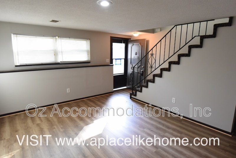 1214 SE 3rd Ter B Lees Summit, MO 64063 property image