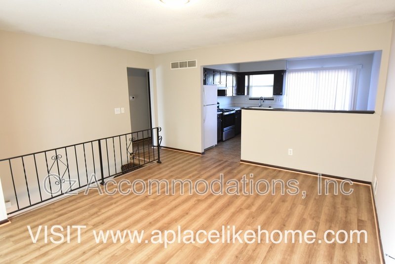 1214 SE 3rd Ter B Lees Summit, MO 64063 property image