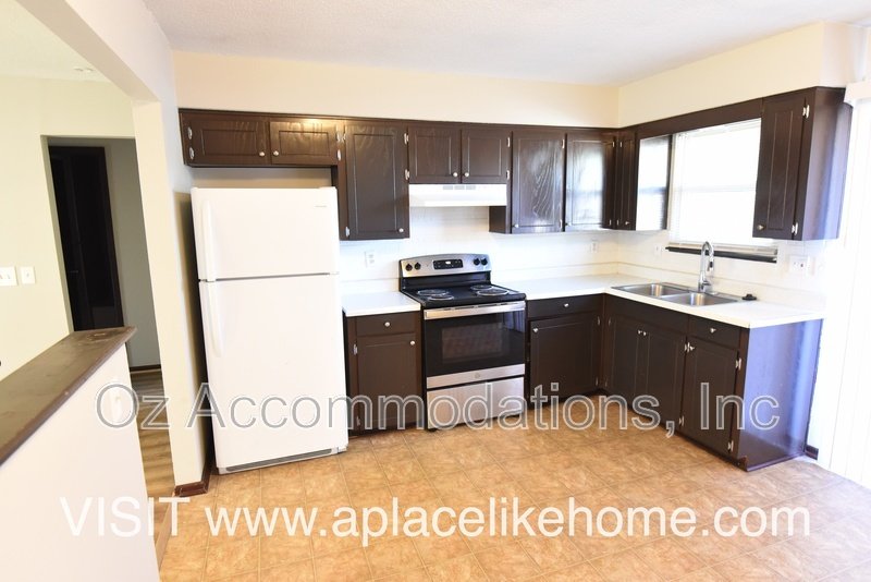 1214 SE 3rd Ter B Lees Summit, MO 64063 property image