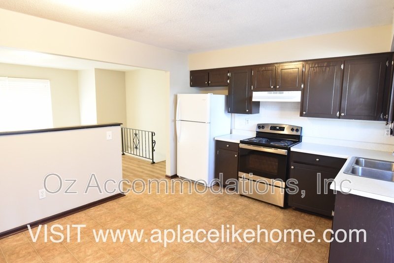 1214 SE 3rd Ter B Lees Summit, MO 64063 property image