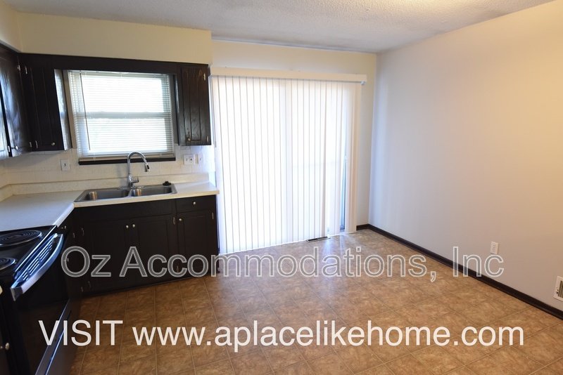 1214 SE 3rd Ter B Lees Summit, MO 64063 property image