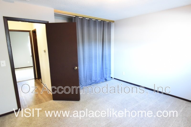 1214 SE 3rd Ter B Lees Summit, MO 64063 property image