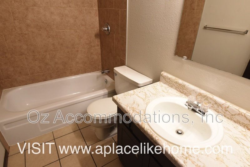 1214 SE 3rd Ter B Lees Summit, MO 64063 property image