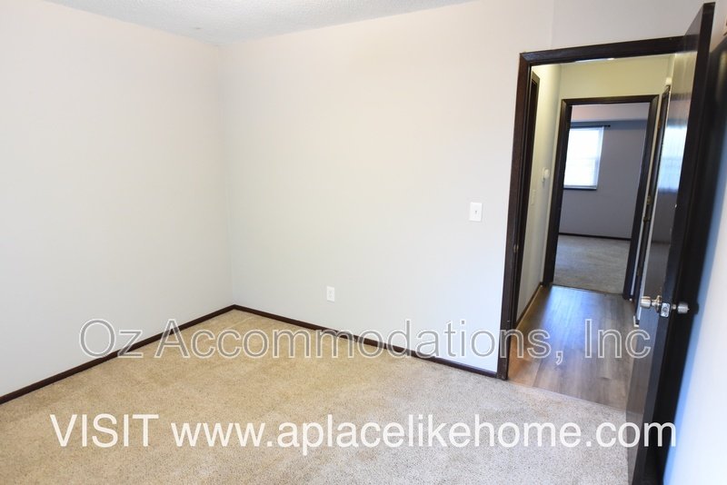 1214 SE 3rd Ter B Lees Summit, MO 64063 property image