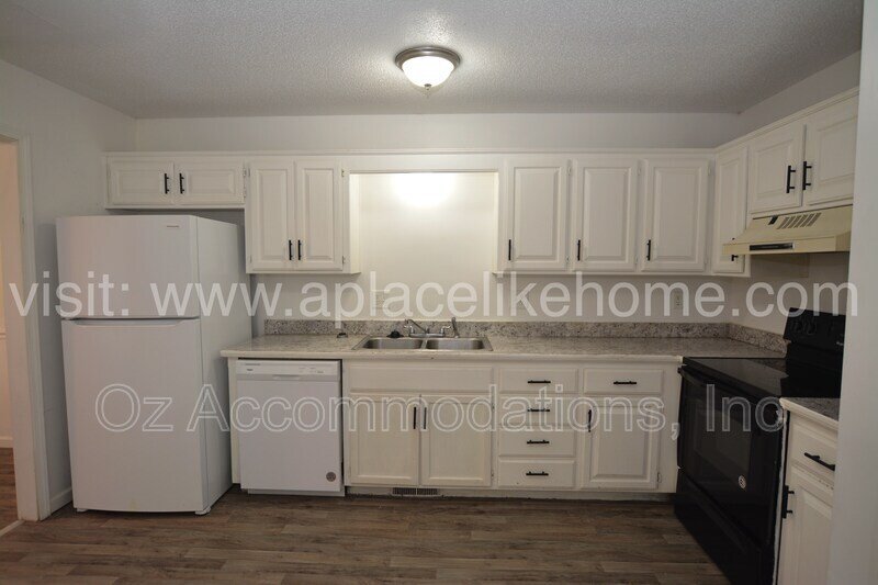 Ready to View - 611 S 13th St, Leavenworth, KS 66048 property image