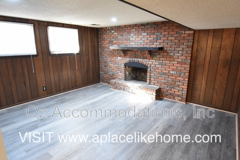 🍂 Holiday Move-In Special – Step Lease Savings! 8206 W 57th Ter, Merriam, KS 66202 property image