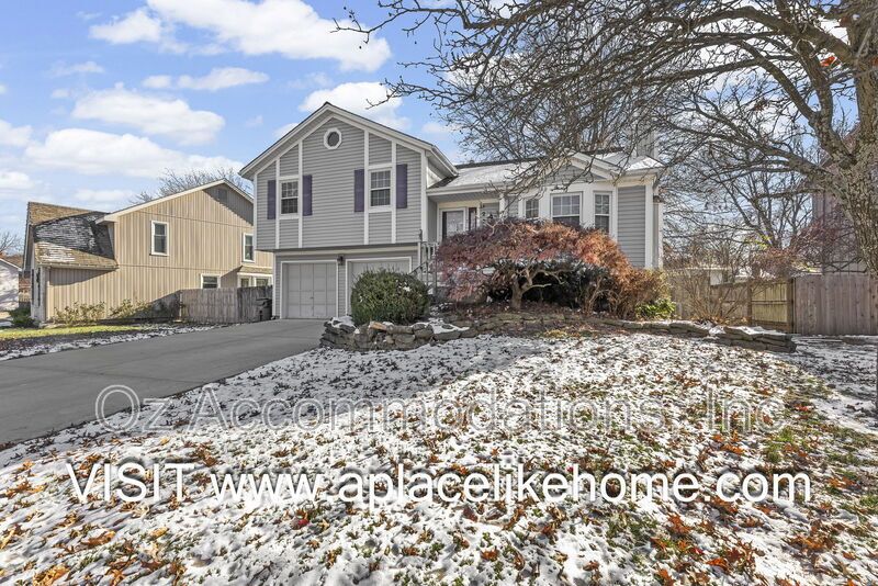 🏡 Coming Soon! Cozy Split-Level 3 Bed / 2.5 Bath Home in Prime Olathe Location! property image