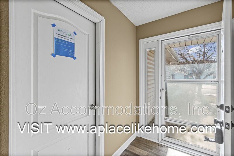 AVAILABLE NOW! 803 SW Imperial Ln. Blue Springs, MO property image