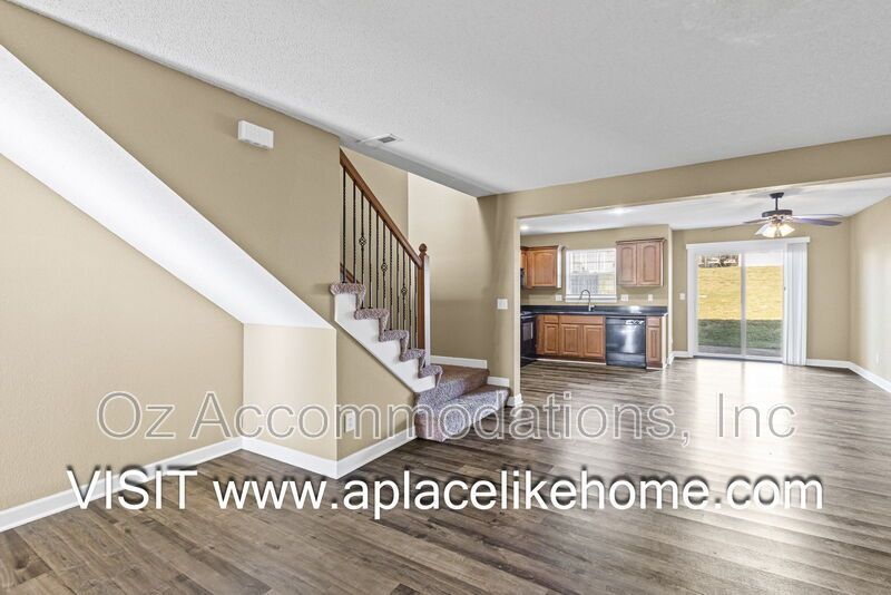 AVAILABLE NOW! 803 SW Imperial Ln. Blue Springs, MO property image