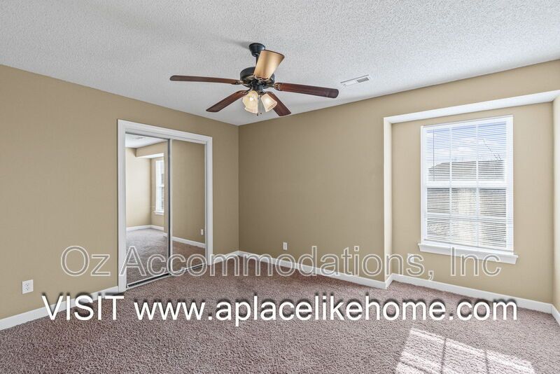 AVAILABLE NOW! 803 SW Imperial Ln. Blue Springs, MO property image