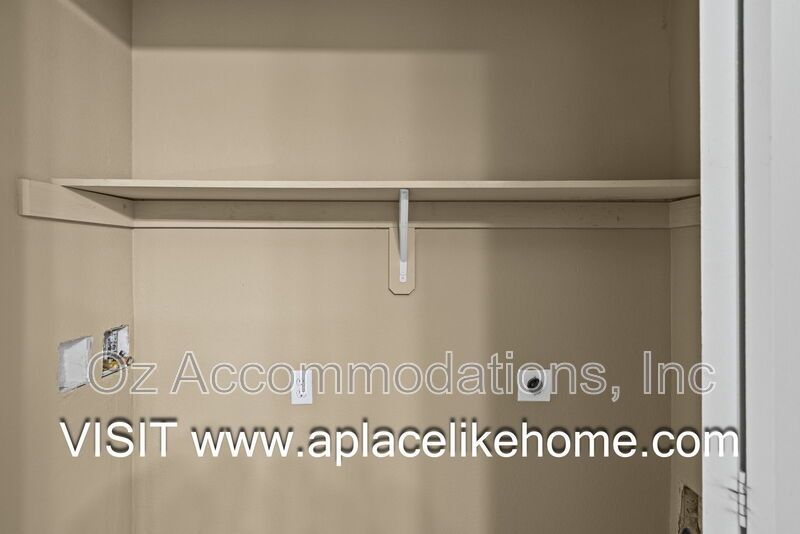 AVAILABLE NOW! 803 SW Imperial Ln. Blue Springs, MO property image