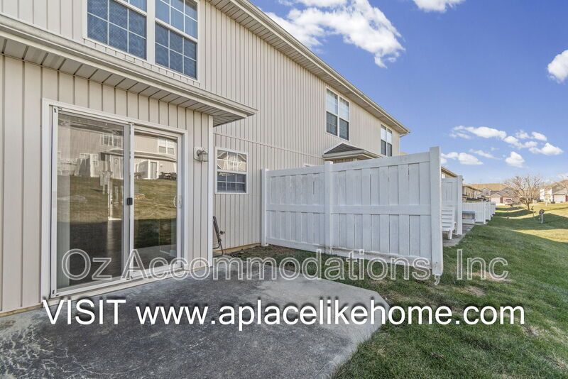 AVAILABLE NOW! 803 SW Imperial Ln. Blue Springs, MO property image