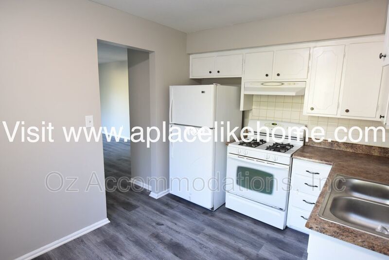 Charming 2BR Duplex with Garage & Bonus Room – Available Now in KCK property image