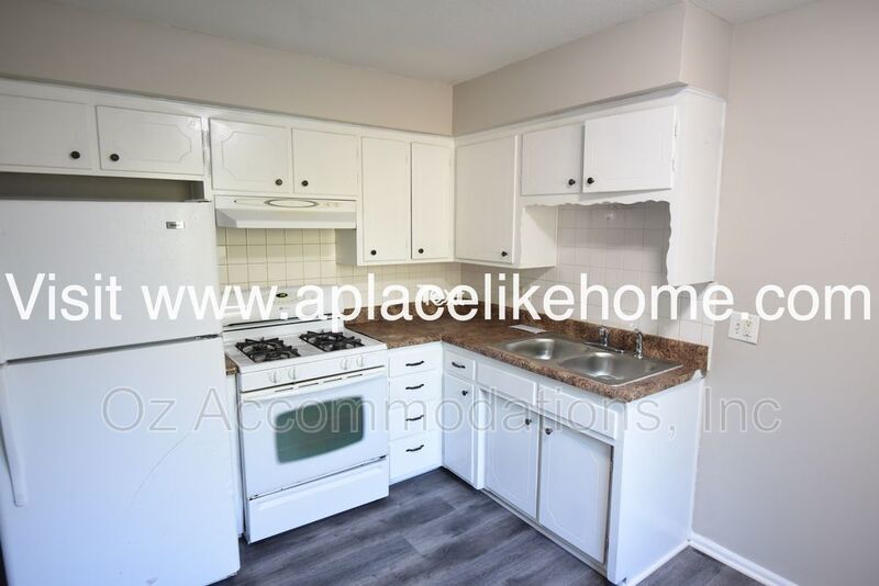 Charming 2BR Duplex with Garage & Bonus Room – Available Now in KCK property image