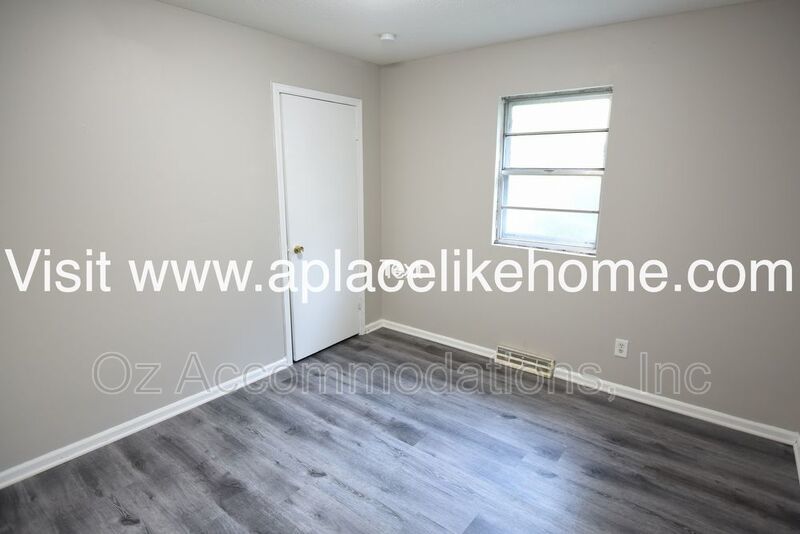 Charming 2BR Duplex with Garage & Bonus Room – Available Now in KCK property image