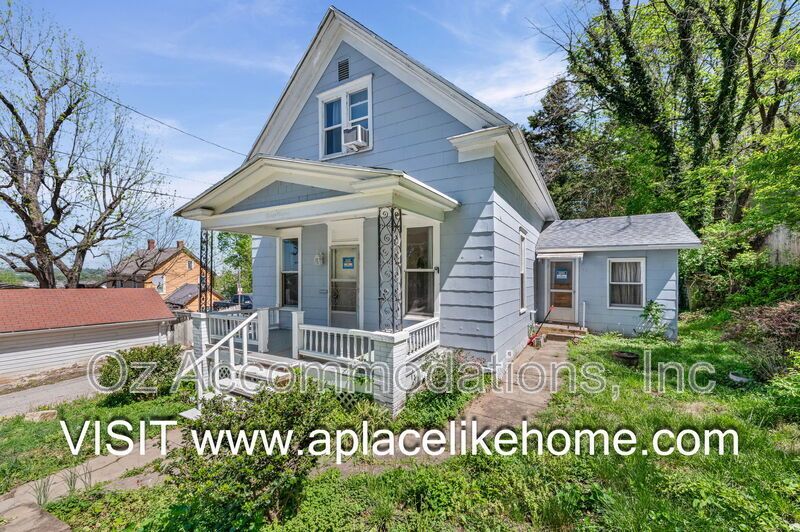 Charming 3-Bedroom Bungalow with a Spacious Yard in Kansas City, KS property image