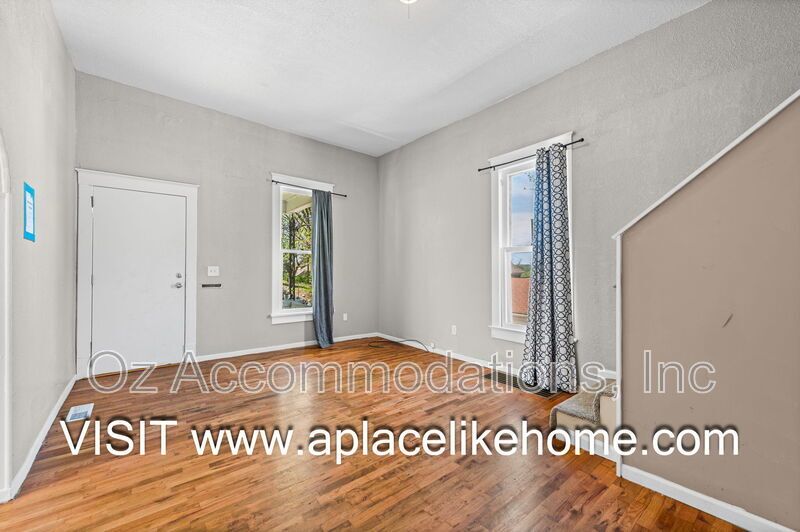 Charming 3-Bedroom Bungalow with a Spacious Yard in Kansas City, KS property image