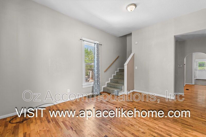 Charming 3-Bedroom Bungalow with a Spacious Yard in Kansas City, KS property image