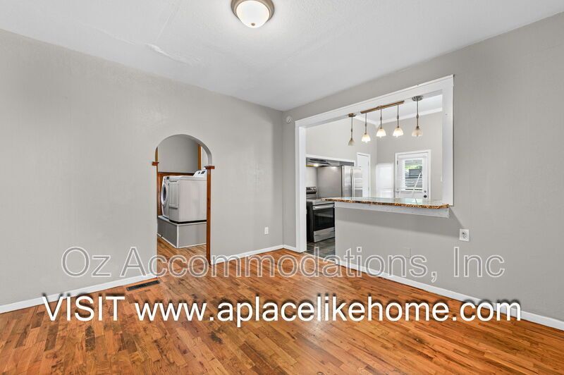 Charming 3-Bedroom Bungalow with a Spacious Yard in Kansas City, KS property image