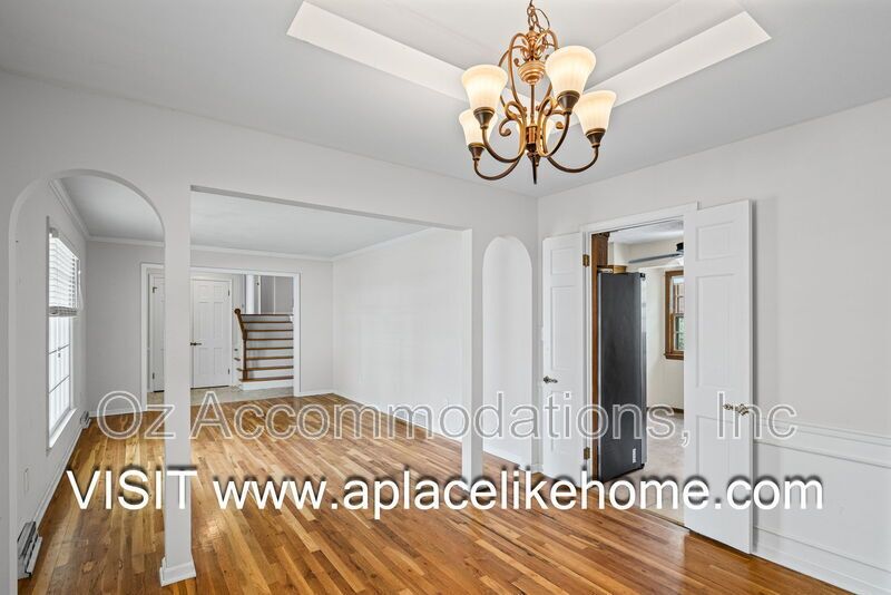 8211 W 97th St property image