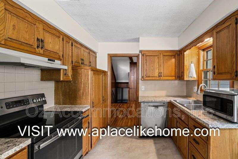 8211 W 97th St property image